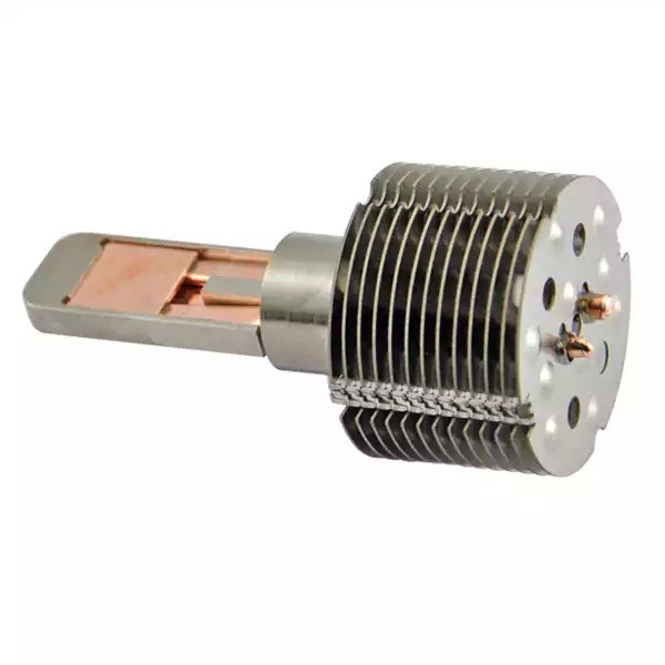 Aṣa Heatsink Module Heat Pipe Aluminiomu Fin igbona gbigbona fun Imọlẹ Imọlẹ adaṣe